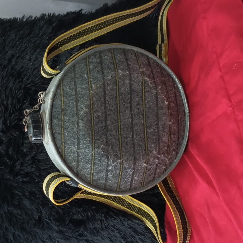 Vintage Oasis Wool Covered Round Metal 2qt Water Canteen With Strap